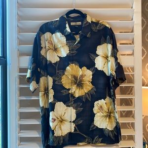Tommy Bahama Relax floral Silk shirt. Men’s Size M